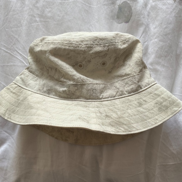 Lululemon On My Level Bucket Hat in Aquila White Opal Multi - Picture 2 of 4